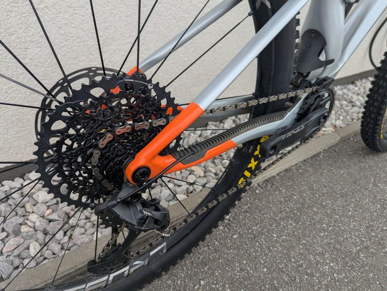 Używany Mondraker RAZE CARBON R 2023 2023 Mountainbike — zdjęcie 7 z 15