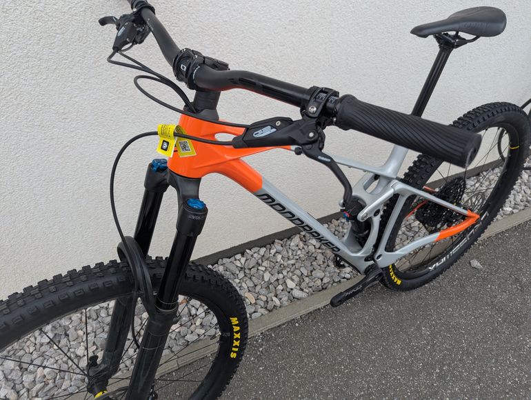 Używany Mondraker RAZE CARBON R 2023 2023 Mountainbike — zdjęcie 9 z 15