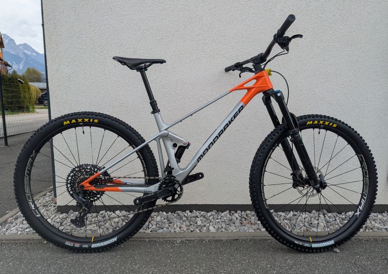 Używany Mondraker RAZE CARBON R 2023 2023 Mountainbike — zdjęcie 1 z 15