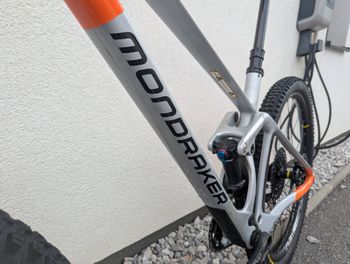 Używany Mondraker RAZE CARBON R 2023 2023 Mountainbike — zdjęcie 13 z 15
