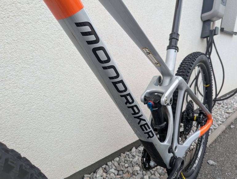 Używany Mondraker RAZE CARBON R 2023 2023 Mountainbike — zdjęcie 13 z 15