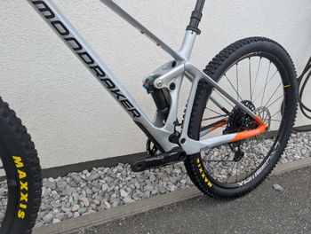 Używany Mondraker RAZE CARBON R 2023 2023 Mountainbike — zdjęcie 8 z 15