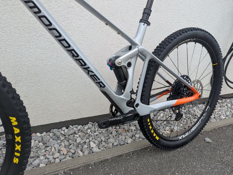 Używany Mondraker RAZE CARBON R 2023 2023 Mountainbike — zdjęcie 8 z 15