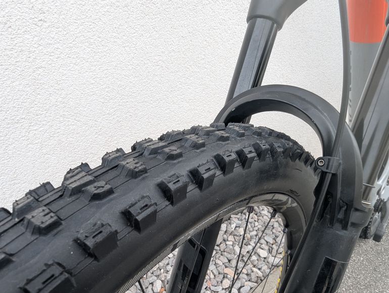 Używany Mondraker RAZE CARBON R 2023 2023 Mountainbike — zdjęcie 11 z 15