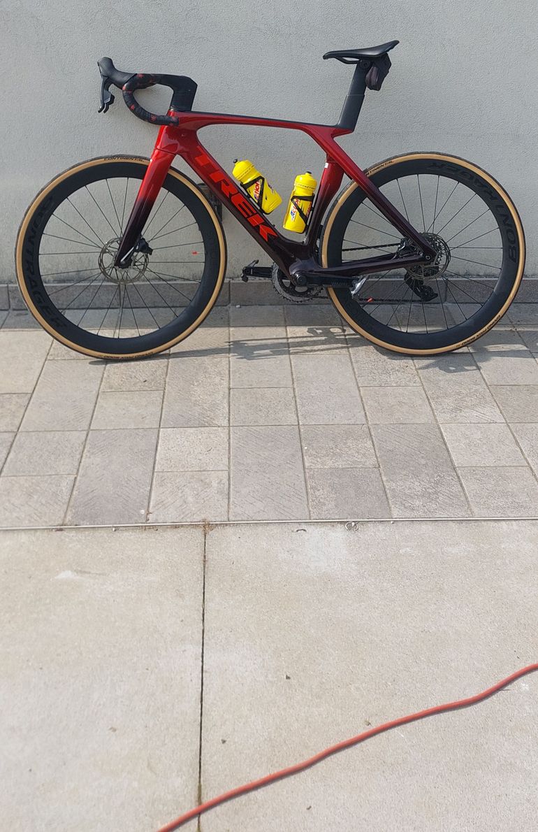 Używany Trek Madone SLR 6 Gen 7 2024 2024 Road & Gravel — zdjęcie 1 z 10