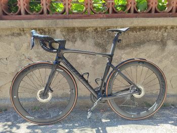 Used Specialized Tarmac Shimano Ultegra Di2 2025 Road & Gravel, Black — image 2 of 10