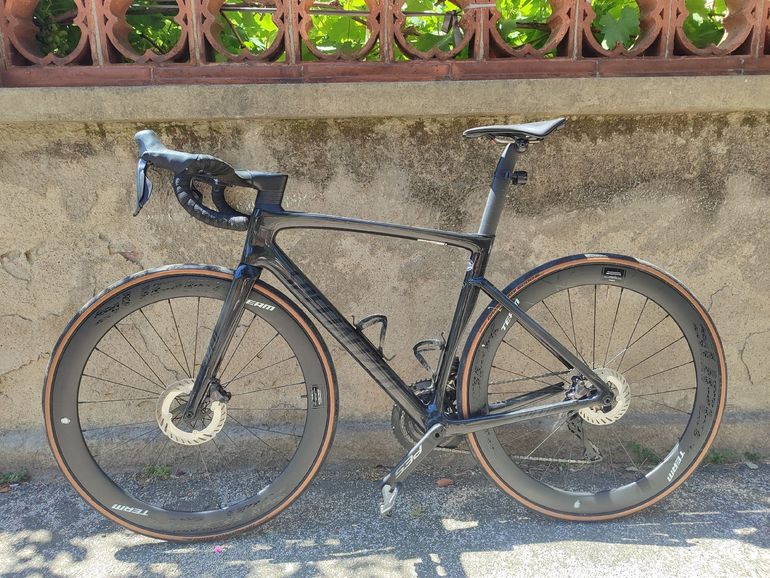 Used Specialized Tarmac Shimano Ultegra Di2 2025 Road & Gravel, Black — image 2 of 10