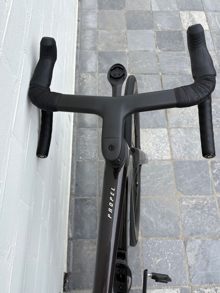 Used Giant Propel Advanced Pro 0-AXS 2027 2027 Road & Gravel, Black — image 6 of 12