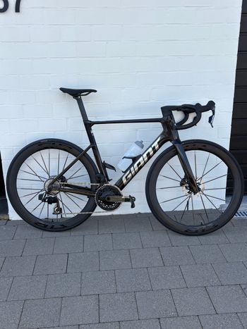 Used Giant Propel Advanced Pro 0-AXS 2027 2027 Road & Gravel, Black — image 2 of 12