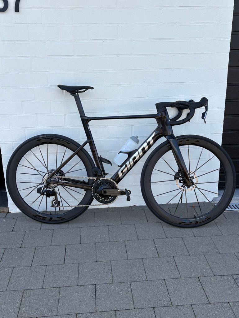 Used Giant Propel Advanced Pro 0-AXS 2027 2027 Road & Gravel, Black — image 2 of 12