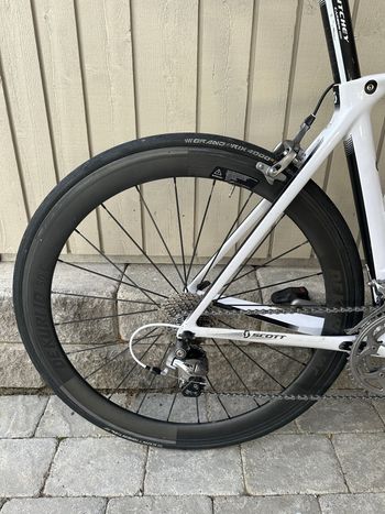 Used Scott Foil Shimano 105 2015 Road & Gravel, White — image 2 of 15