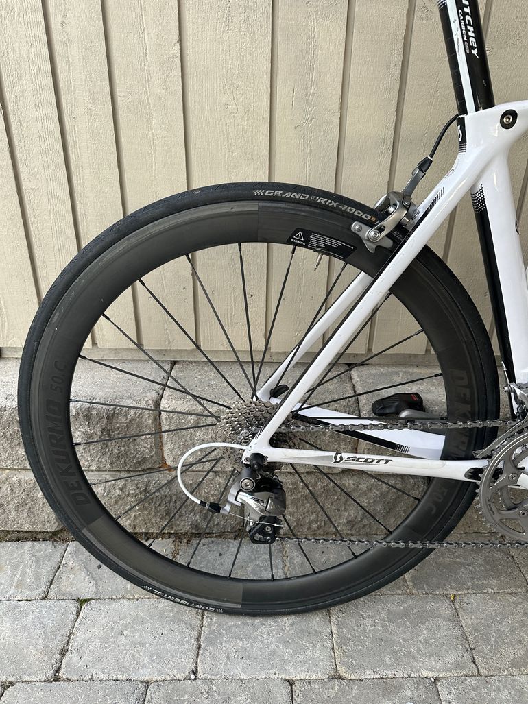 Used Scott Foil Shimano 105 2015 Road & Gravel, White — image 2 of 15