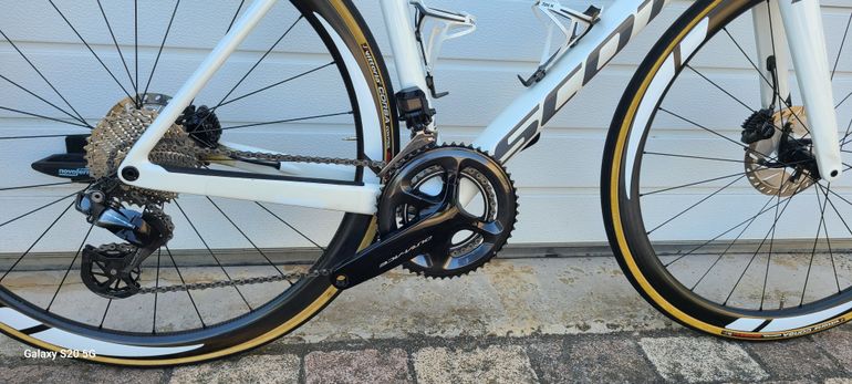 Used Scott Addict RC 10 2021 2021 Road & Gravel, White — image 4 of 5