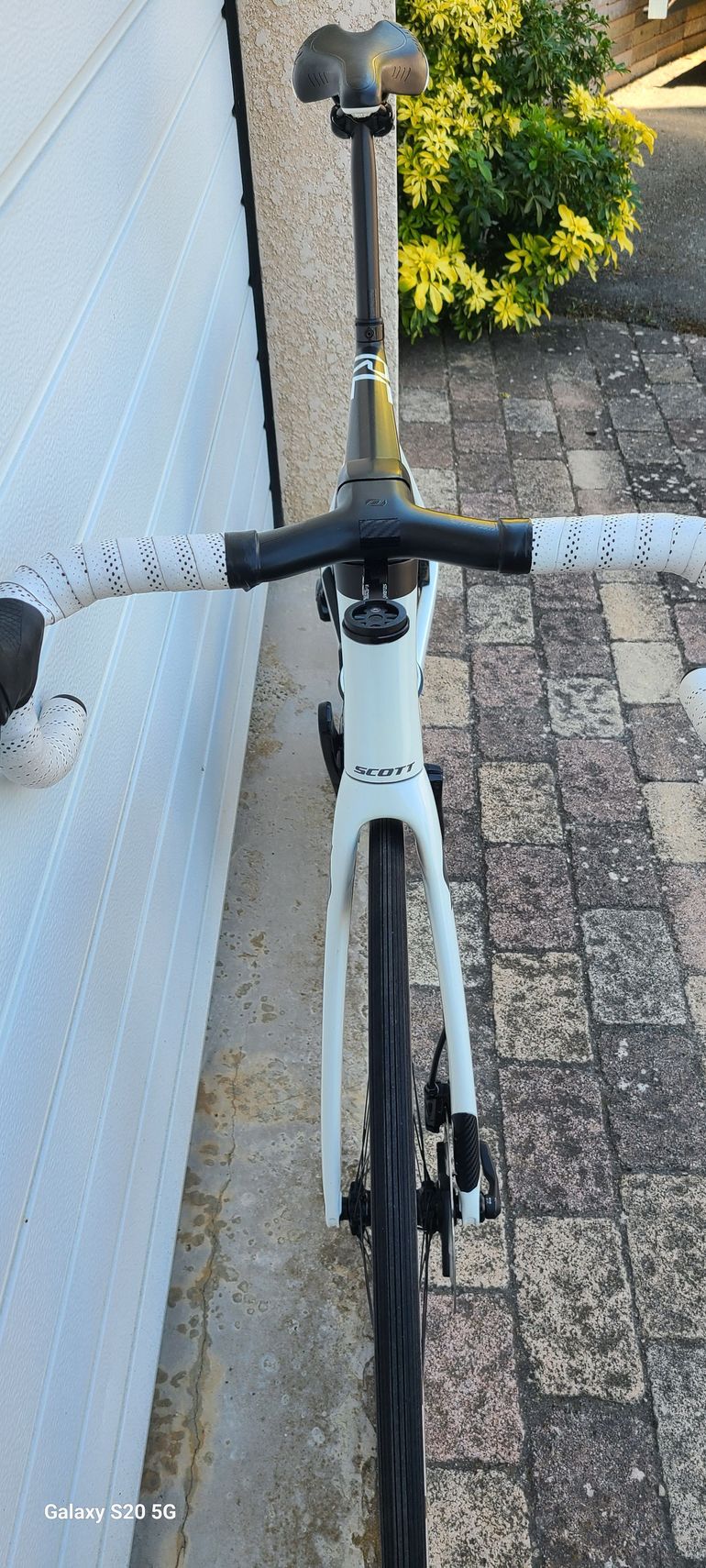 Used Scott Addict RC 10 2021 2021 Road & Gravel, White — image 3 of 5