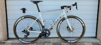 Used Scott Addict RC 10 2021 2021 Road & Gravel, White — image 2 of 5