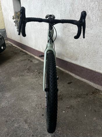 Used Giant Revolt, Advanced 2 2021 2021 Road & Gravel, Green — image 5 of 11