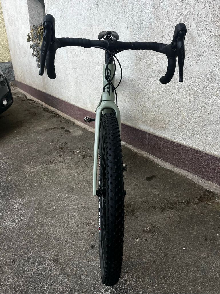 Used Giant Revolt, Advanced 2 2021 2021 Road & Gravel, Green — image 5 of 11