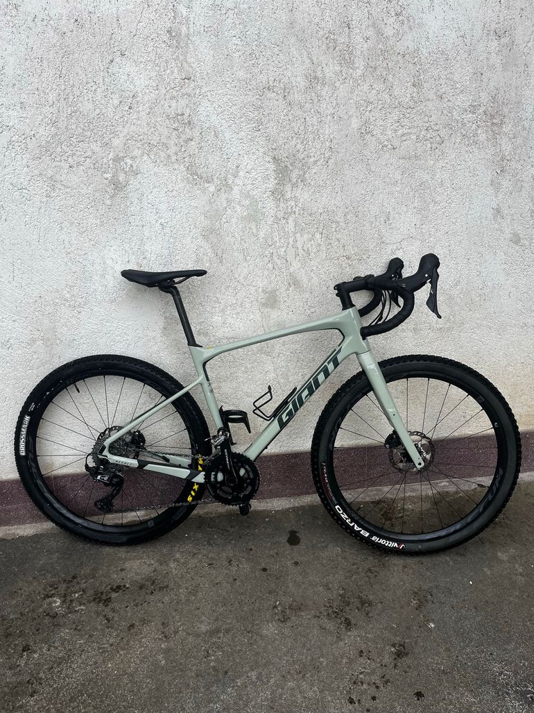 Used Giant Revolt, Advanced 2 2021 2021 Road & Gravel, Green — image 1 of 11