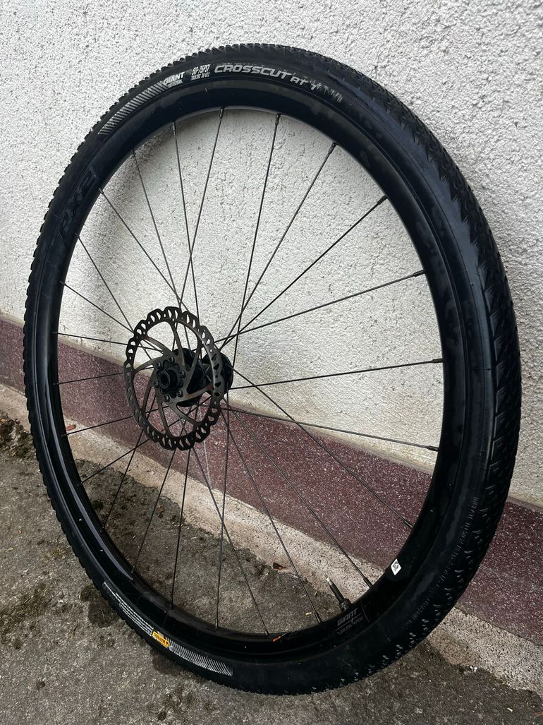 Used Giant Revolt, Advanced 2 2021 2021 Road & Gravel, Green — image 6 of 11