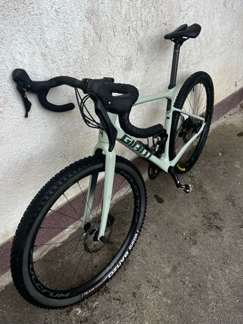Used Giant Revolt, Advanced 2 2021 2021 Road & Gravel, Green — image 8 of 11