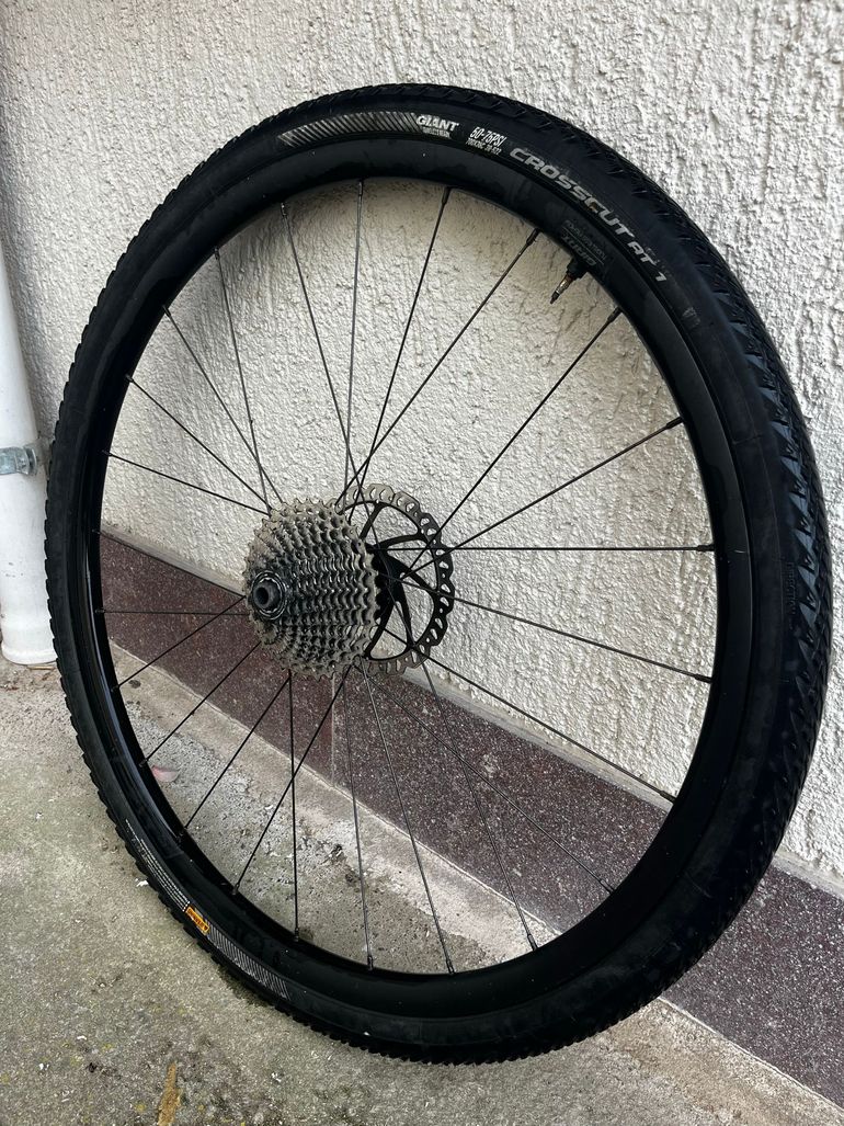 Used Giant Revolt, Advanced 2 2021 2021 Road & Gravel, Green — image 7 of 11