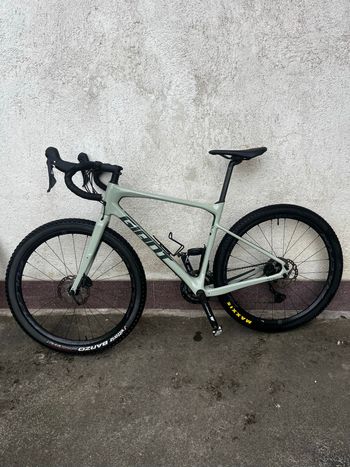 Used Giant Revolt, Advanced 2 2021 2021 Road & Gravel, Green — image 2 of 11