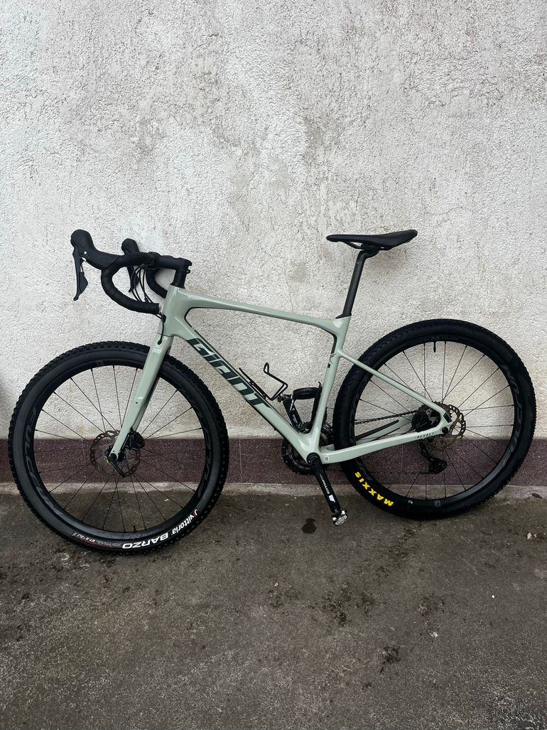 Used Giant Revolt, Advanced 2 2021 2021 Road & Gravel, Green — image 2 of 11