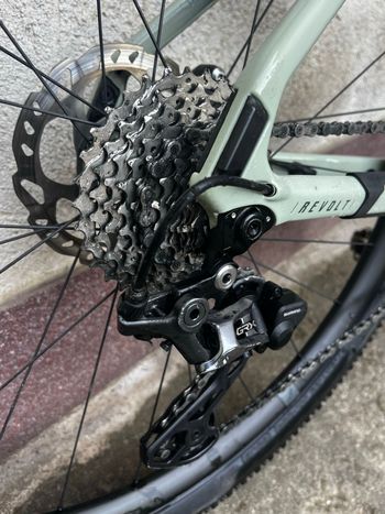 Used Giant Revolt, Advanced 2 2021 2021 Road & Gravel, Green — image 3 of 11