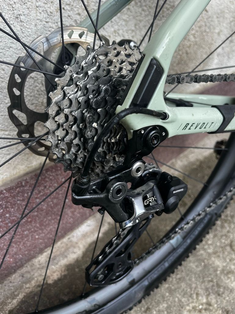 Used Giant Revolt, Advanced 2 2021 2021 Road & Gravel, Green — image 3 of 11