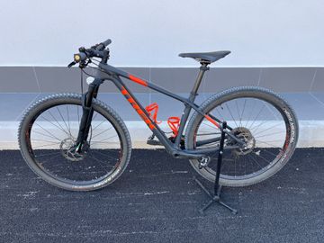 Used Trek Procaliber 9.7 2018 2018 Mountainbike, Light Gray, 27.5, 29 — image 2 of 13