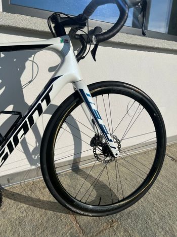 Used Giant Defy Shimano 105 2020 Road & Gravel, White — image 6 of 8