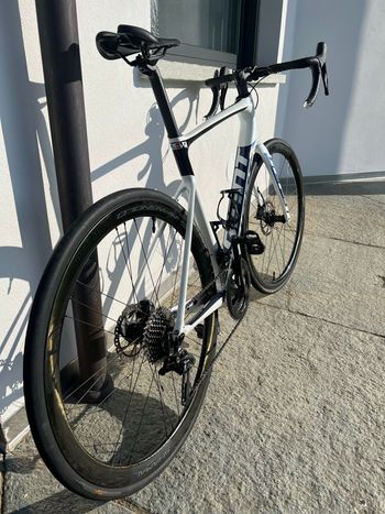 Used Giant Defy Shimano 105 2020 Road & Gravel, White — image 7 of 8