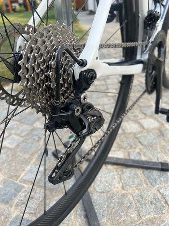 Used Giant Defy Shimano 105 2020 Road & Gravel, White — image 4 of 8