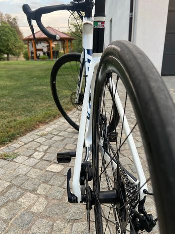 Used Giant Defy Shimano 105 2020 Road & Gravel, White — image 5 of 8