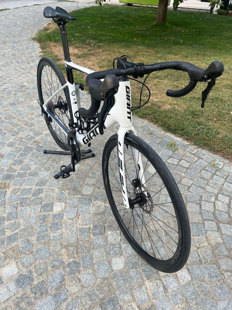 Used Giant Defy Shimano 105 2020 Road & Gravel, White — image 1 of 8