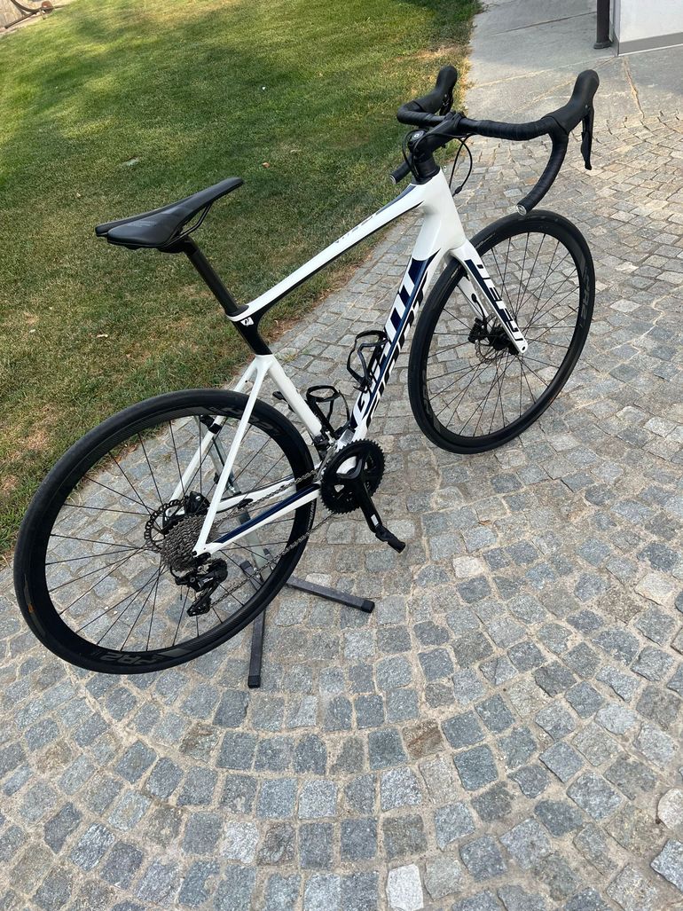 Used Giant Defy Shimano 105 2020 Road & Gravel, White — image 3 of 8
