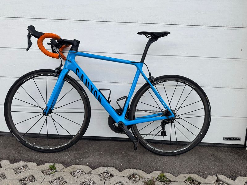 Used Canyon Ultimate CF SL 8 2022 2022 Road & Gravel, Blue — image 2 of 7