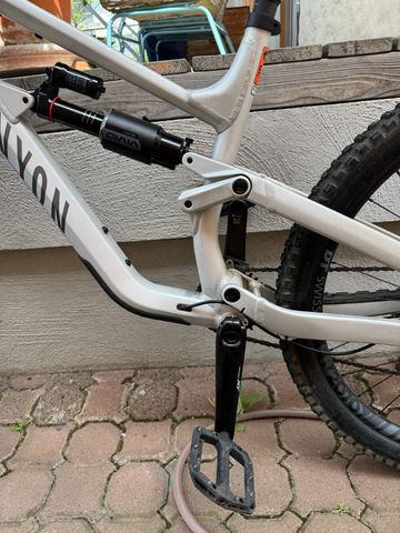 Used Canyon Torque 6 2025 2025 Mountainbike, Light Gray, 29, 27.5 — image 3 of 11