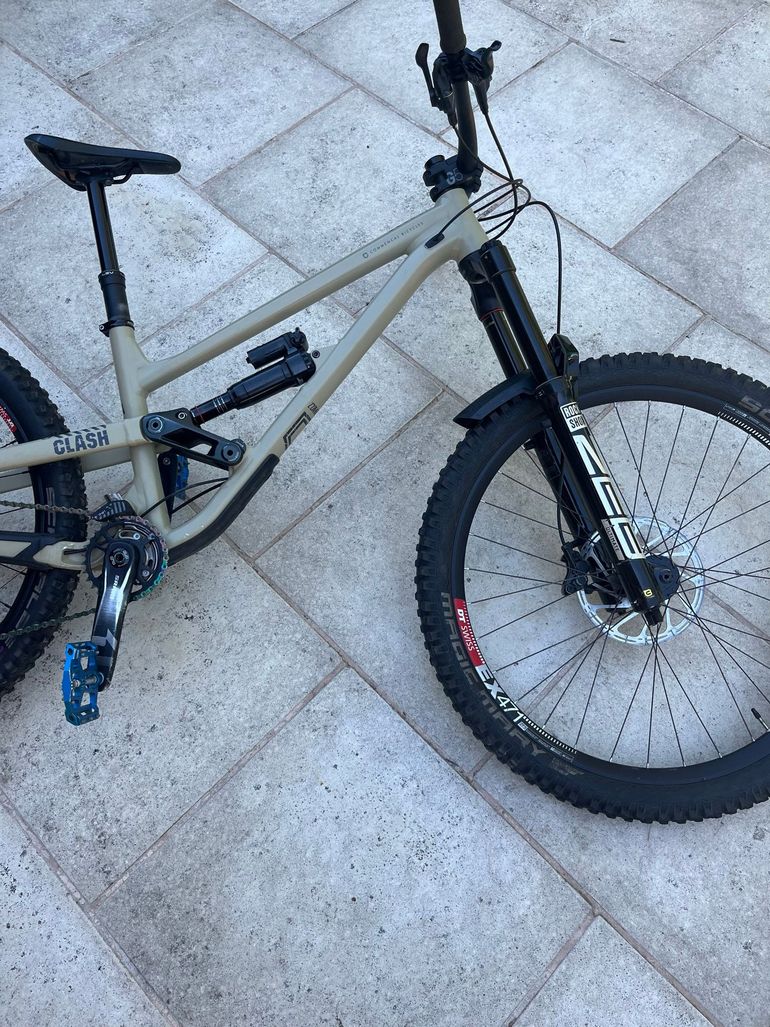 Used Commencal CLASH RIDE 2021 2021 Mountainbike, Light Gray, 27.5 — image 4 of 11