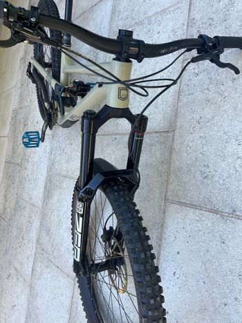 Used Commencal CLASH RIDE 2021 2021 Mountainbike, Light Gray, 27.5 — image 7 of 11