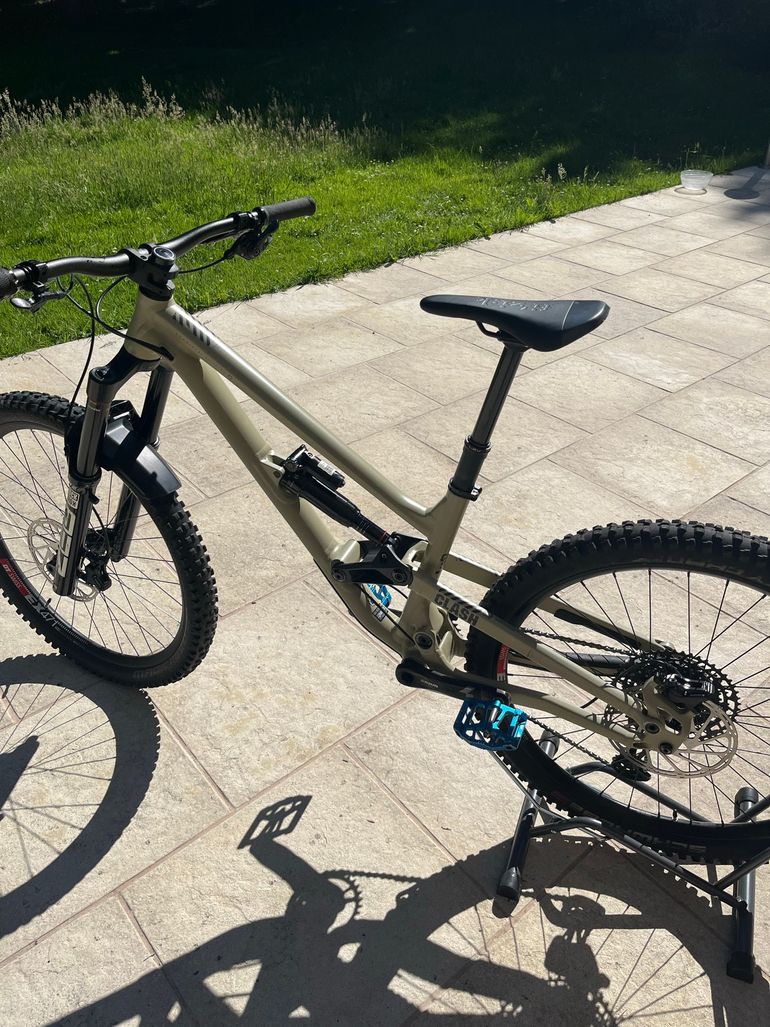 Used Commencal CLASH RIDE 2021 2021 Mountainbike, Light Gray, 27.5 — image 2 of 11
