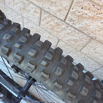 Used Specialized Status 140 2022 2022 Mountainbike, Red, 29, 27.5 — image 3 of 22