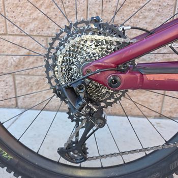 Used Specialized Status 140 2022 2022 Mountainbike, Red, 29, 27.5 — image 10 of 27