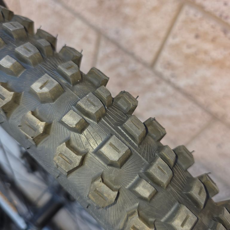 Used Specialized Status 140 2022 2022 Mountainbike, Red, 29, 27.5 — image 4 of 24