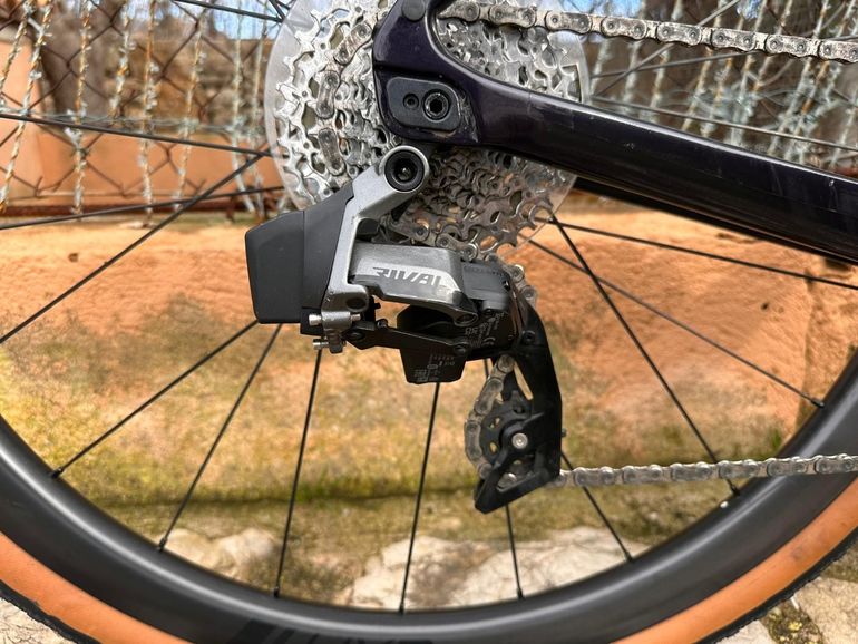 Used Giant Revolt SRAM Rival eTap AXS 2023 Road & Gravel, Black — image 7 of 9