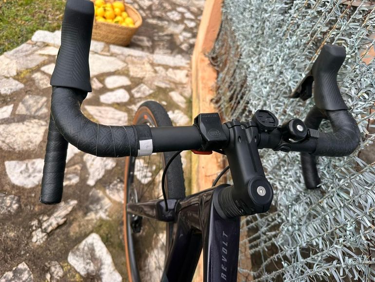 Used Giant Revolt SRAM Rival eTap AXS 2023 Road & Gravel, Black — image 2 of 9