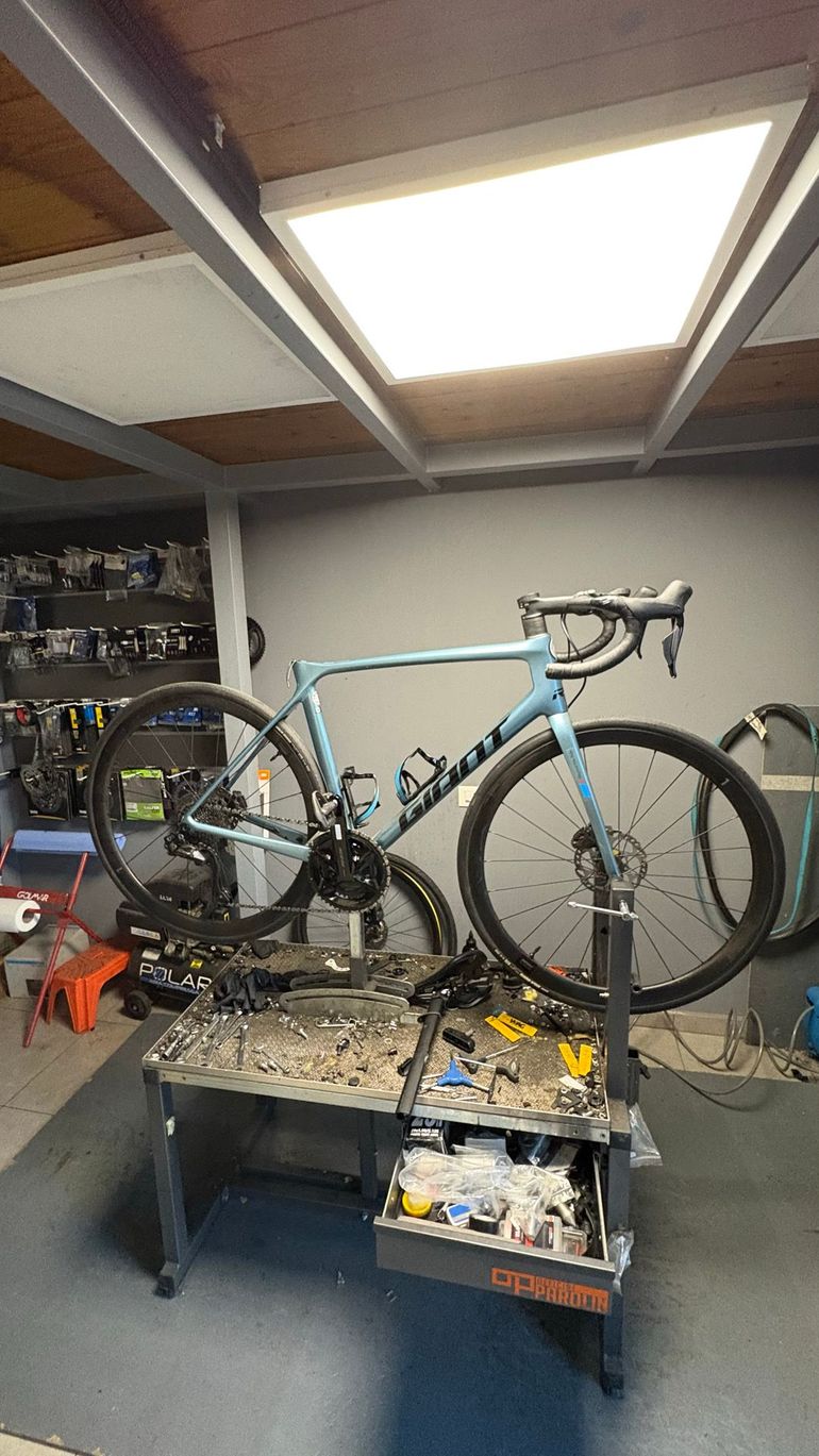 Używany Giant TCR Advanced Pro Disc 1 Di2 2023 2023 Road & Gravel — zdjęcie 4 z 4