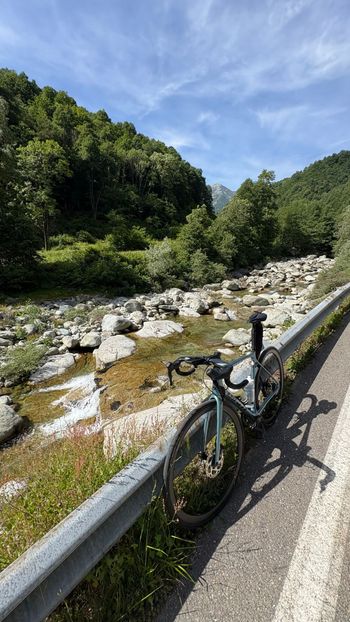 Używany Giant TCR Advanced Pro Disc 1 Di2 2023 2023 Road & Gravel — zdjęcie 2 z 4