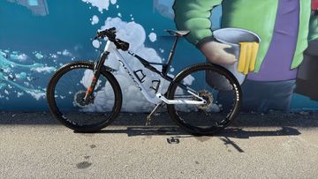 Gebrauchtes Orbea OIZ M30 2024 2024 Mountainbike, Weiß, 29 — Bild 1 von 9