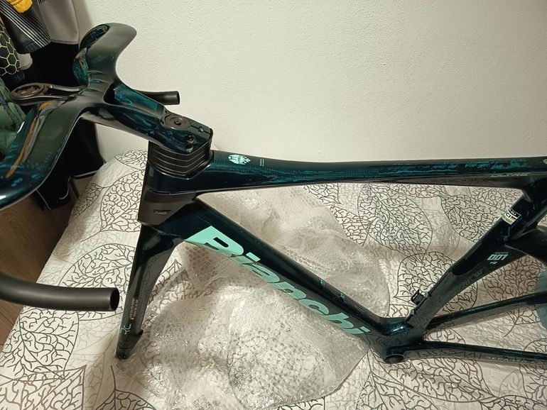 Used Bianchi Oltre Frameset 2026 Road & Gravel, Green — image 7 of 12